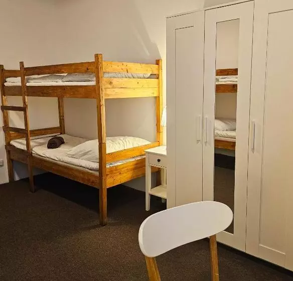 ペンション Schronisko Gościniec Równica