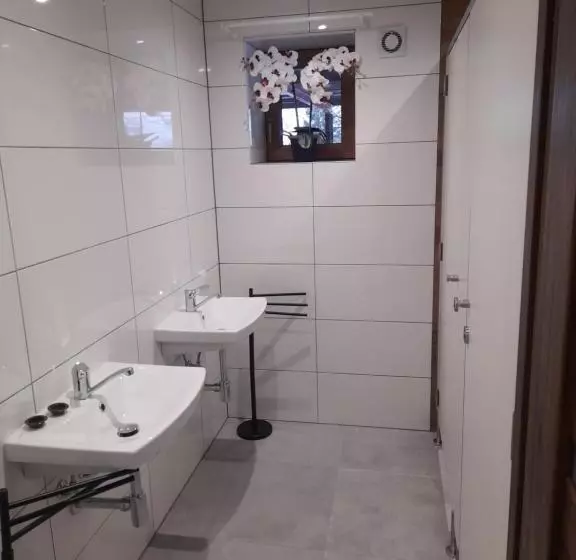 ペンション Schronisko Gościniec Równica