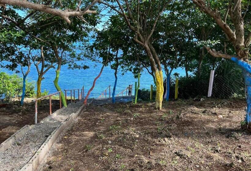 Resort Scott Camotes Beach House