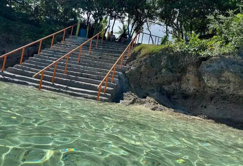 Lomakeskus Scott Camotes Beach House