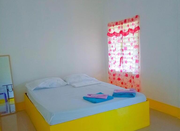 Resort Scott Camotes Beach House