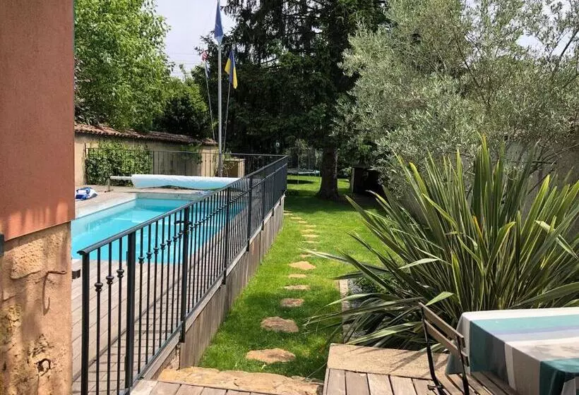 Aamiaismajoitus (B&B) Chambre Et Petit Déjeuner à Collonges Au Mont D Or