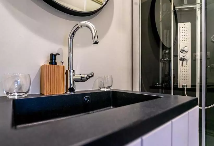 Aamiaismajoitus (B&B) The Newport Lodge   Incl 3h Wellness & Use Ebikes & Breakfast