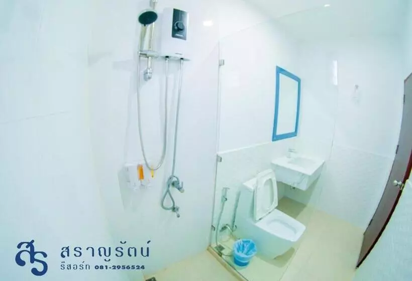 Hotelli สราญรัตน์รีสอร์ท