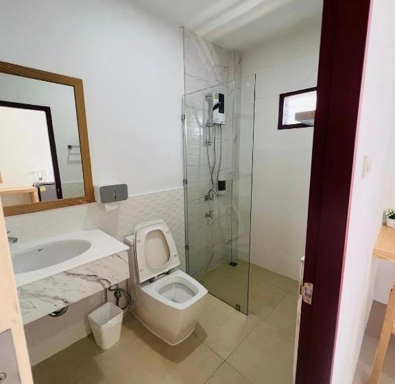 Otel สราญรัตน์รีสอร์ท