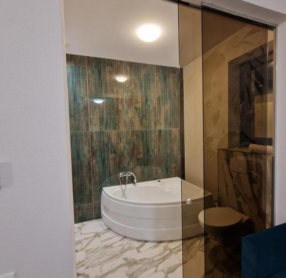 هتل Art S Luxury Boutique