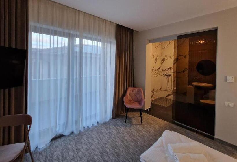 هتل Art S Luxury Boutique