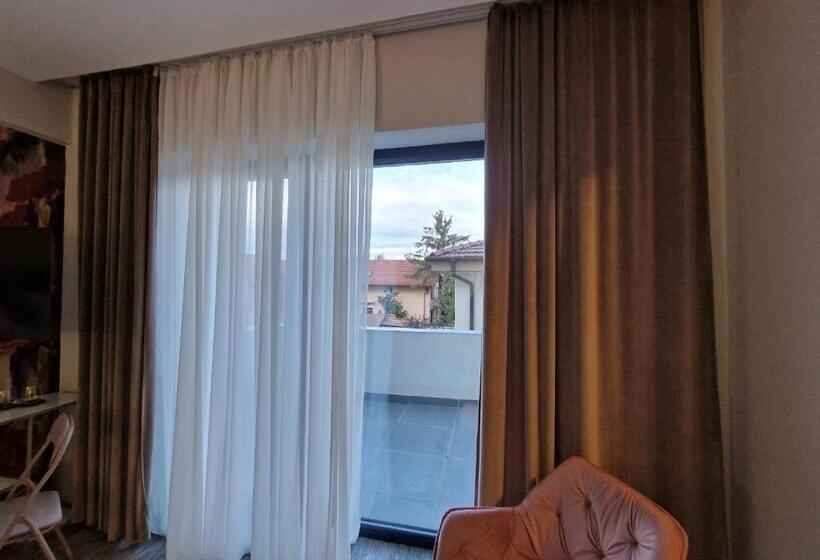 هتل Art S Luxury Boutique