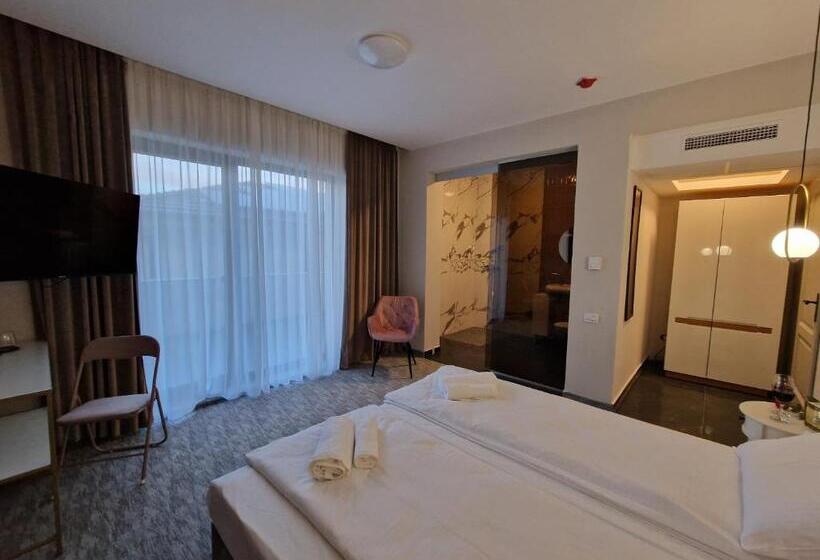 هتل Art S Luxury Boutique