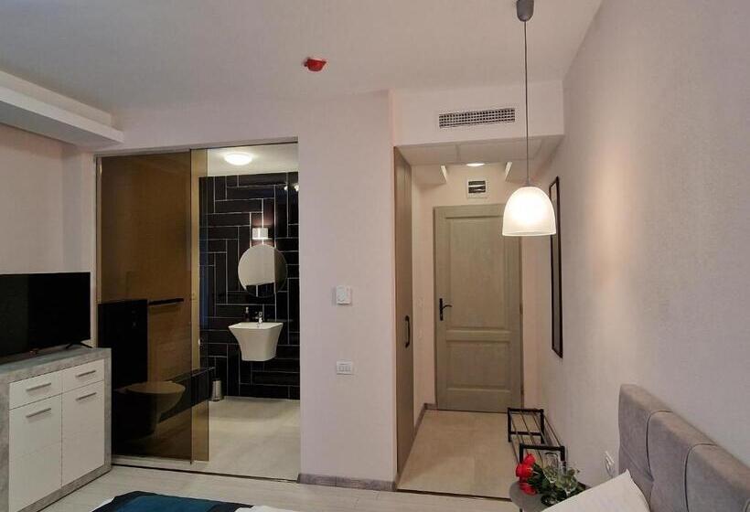 هتل Art S Luxury Boutique