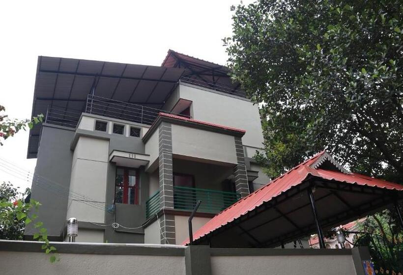 Hotel Nakshatra Resort