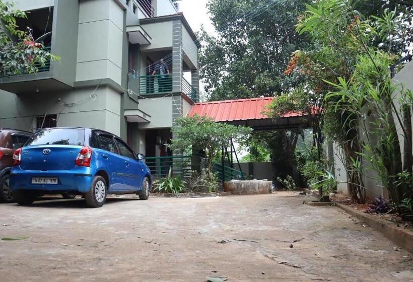 Hotel Nakshatra Resort