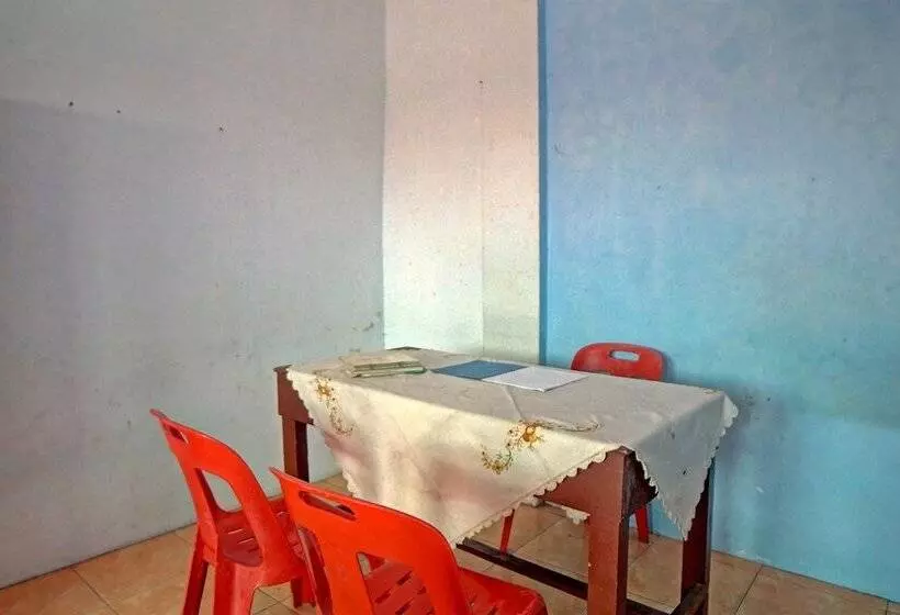 ホテル Spot On 91966 Onasis Syariah Inn