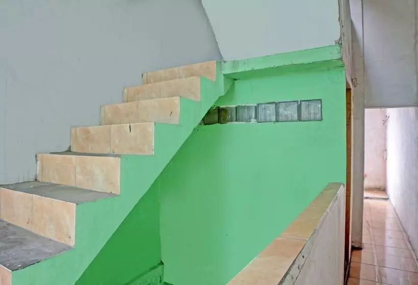 ホテル Spot On 91966 Onasis Syariah Inn