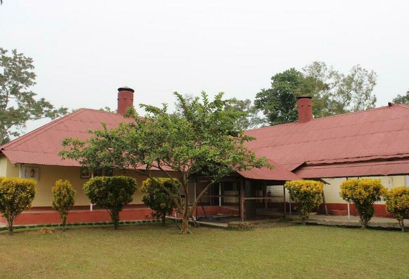 Отель Wathai Heritage Bungalow