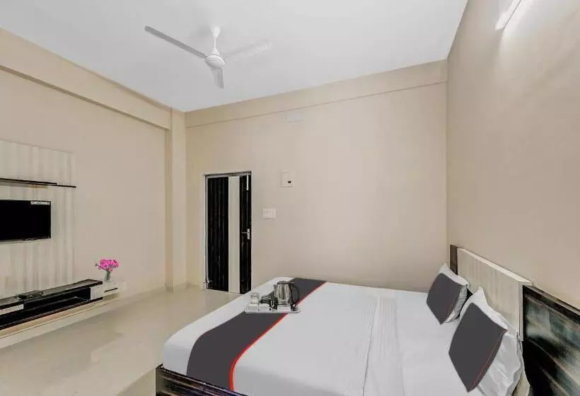 ホテル Capital O Sri Krishna Palace Near Sum Hospital