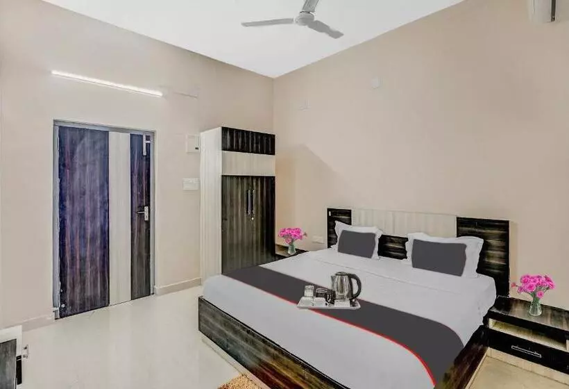 ホテル Capital O Sri Krishna Palace Near Sum Hospital