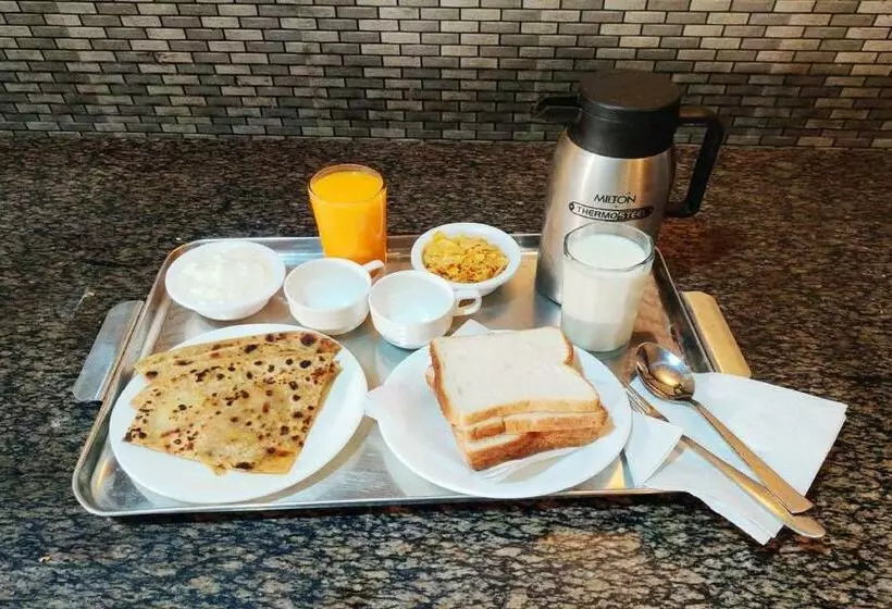 Hotelli Goroomgo Kashi Inn Varanasi Near Railway Station