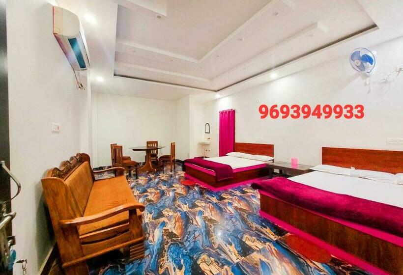 Отель Pop 70356 Parine Vatika