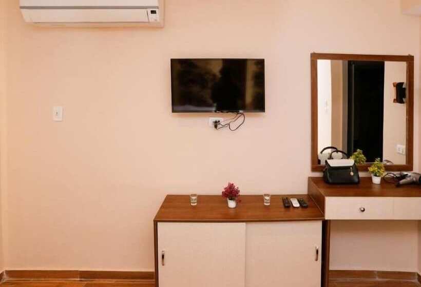 هتل Nine Pyramids View