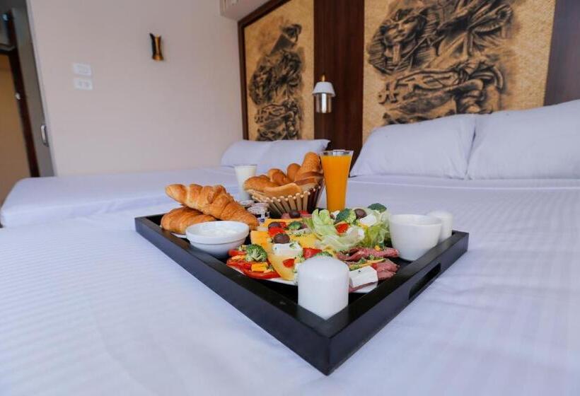 هتل Nine Pyramids View