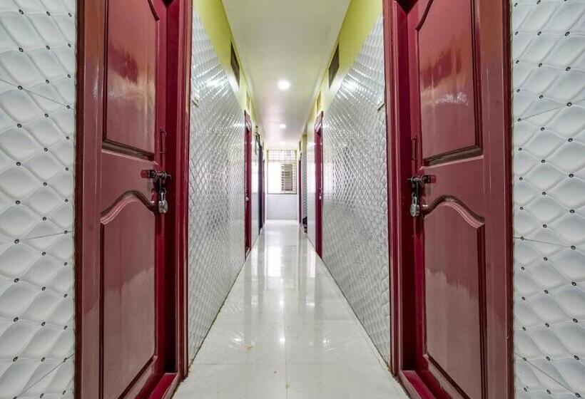 هتل Spot On Madhavi Residency & Lodge