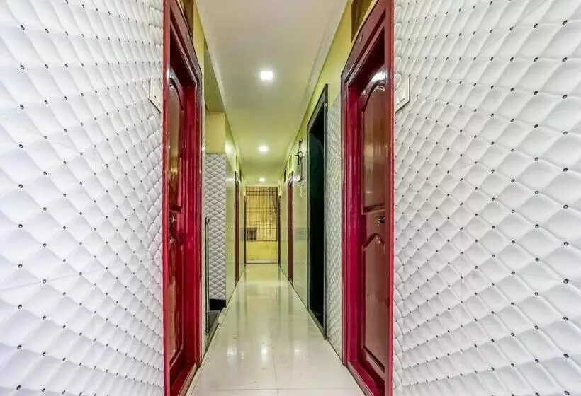 Hotelli Spot On Madhavi Residency & Lodge