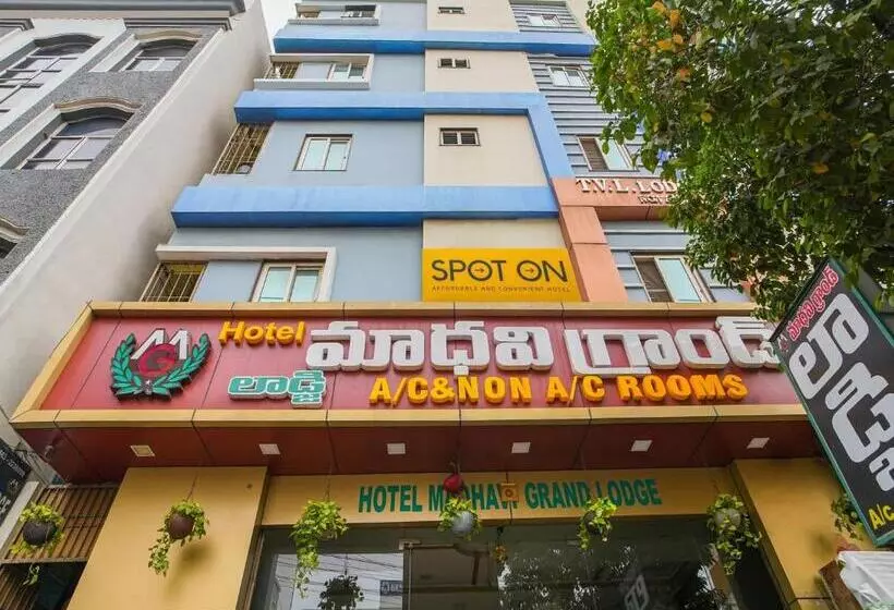 Hotelli Spot On Madhavi Residency & Lodge
