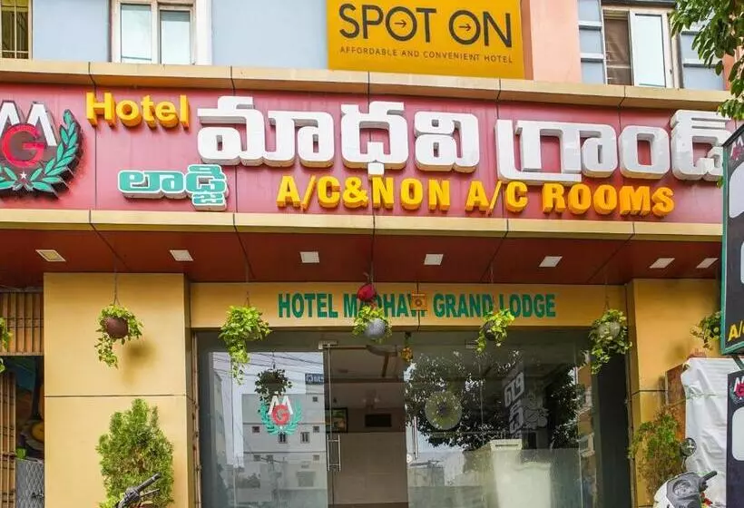 Hotelli Spot On Madhavi Residency & Lodge