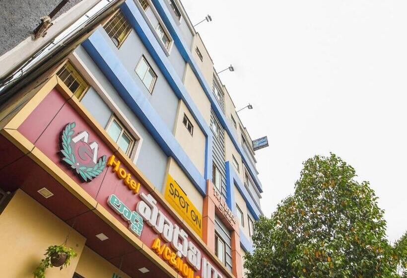 هتل Spot On Madhavi Residency & Lodge