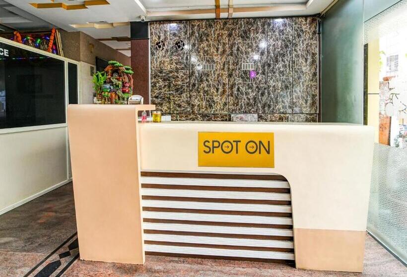 هتل Spot On Madhavi Residency & Lodge