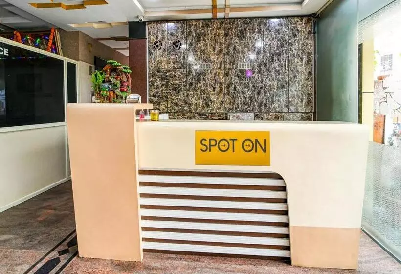Hotelli Spot On Madhavi Residency & Lodge