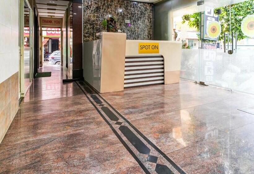 هتل Spot On Madhavi Residency & Lodge