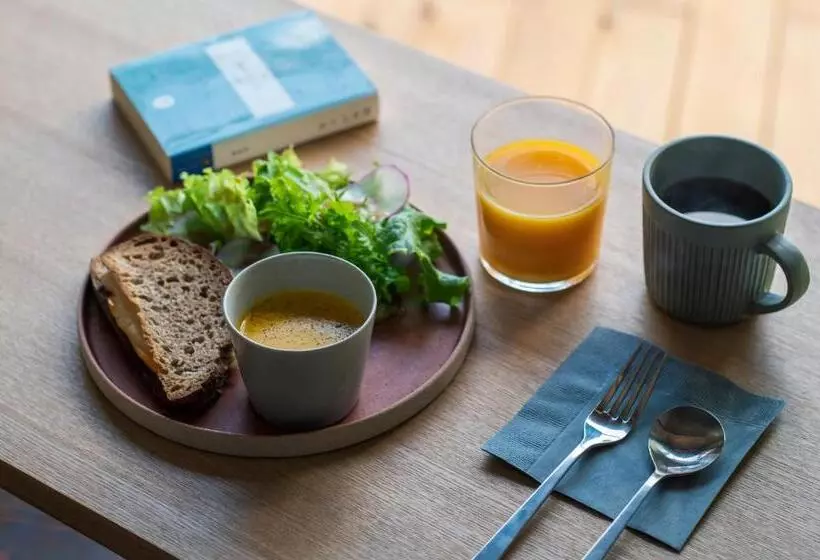 ペンション 深々 Books&stay シンシンブックスアンドステイ