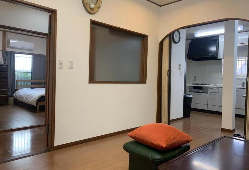 Season Guest House In Nishi Shinjuku 100 Square Meters, 4 Bedrooms, 2 Living Rooms