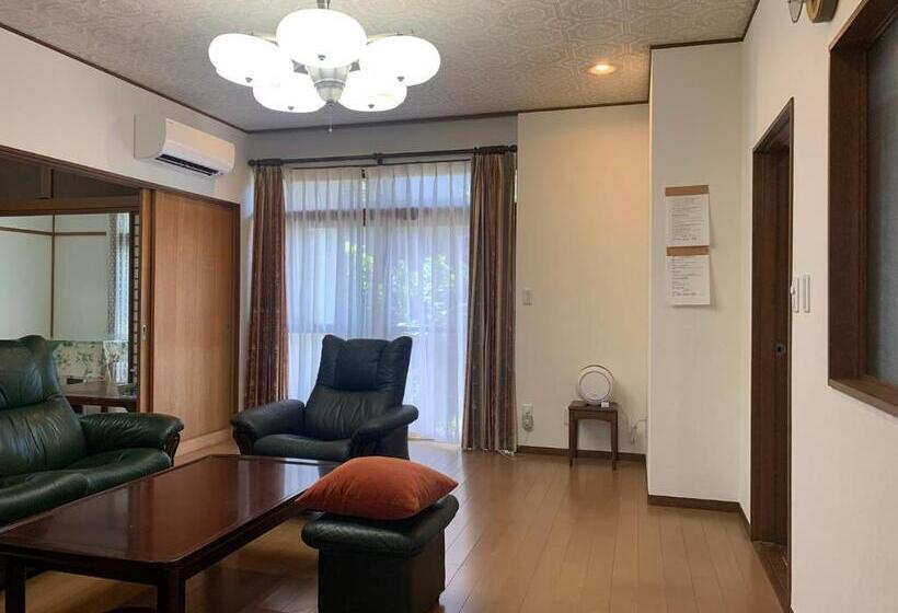 Season Guest House In Nishi Shinjuku 100 Square Meters, 4 Bedrooms, 2 Living Rooms