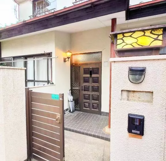 Season Guest House In Nishi Shinjuku 100 Square Meters, 4 Bedrooms, 2 Living Rooms