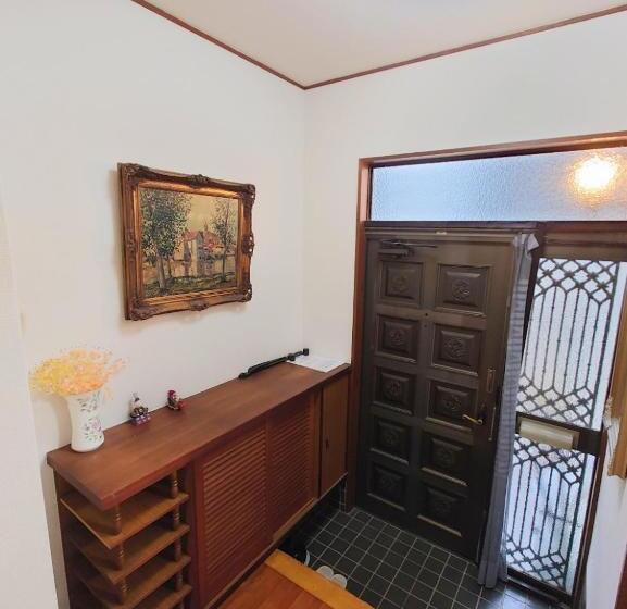 Season Guest House In Nishi Shinjuku 100 Square Meters, 4 Bedrooms, 2 Living Rooms
