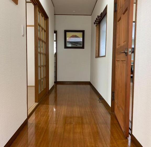 Season Guest House In Nishi Shinjuku 100 Square Meters, 4 Bedrooms, 2 Living Rooms
