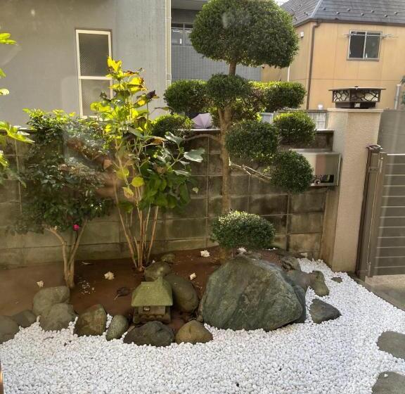 Season Guest House In Nishi Shinjuku 100 Square Meters, 4 Bedrooms, 2 Living Rooms