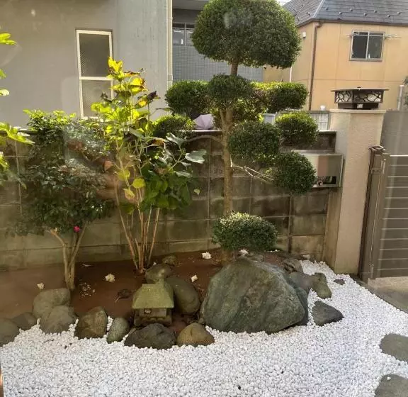Season Guest House In Nishi Shinjuku 100 Square Meters, 4 Bedrooms, 2 Living Rooms