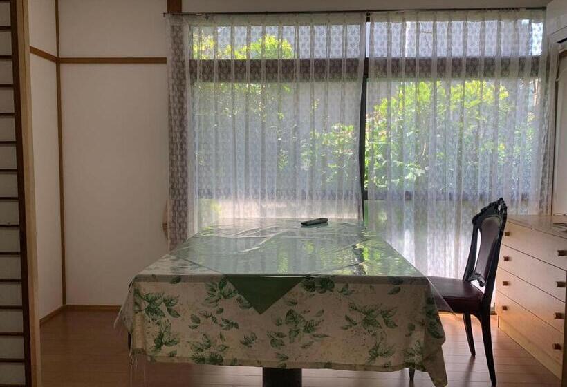 Season Guest House In Nishi Shinjuku 100 Square Meters, 4 Bedrooms, 2 Living Rooms