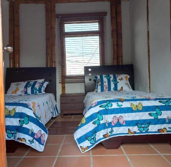 تختخواب و صبحانه Casa Frasser