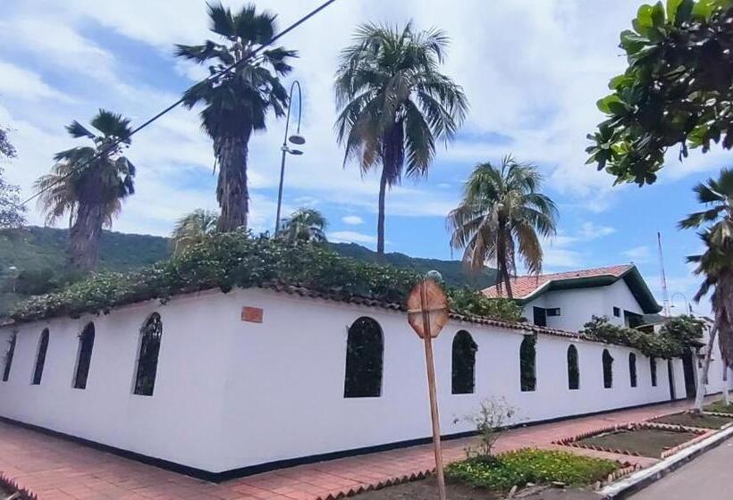 تختخواب و صبحانه Casa Frasser