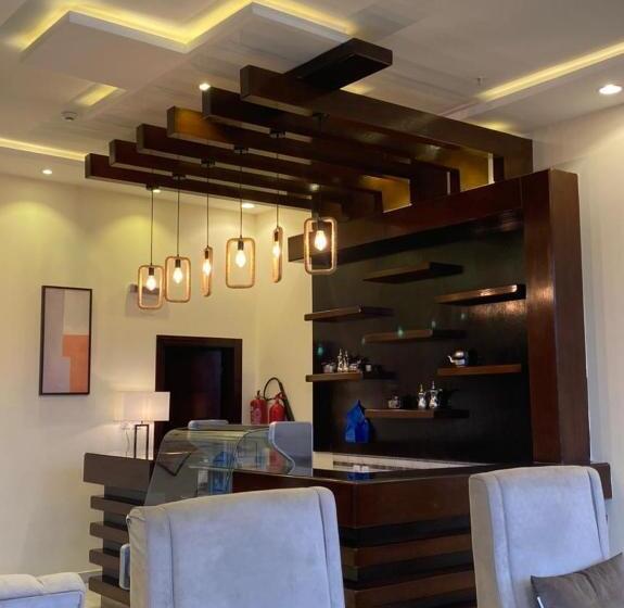 فندق القصر المطار