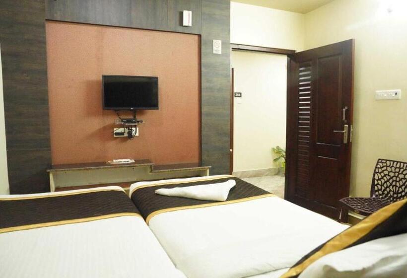 هتل Bhimas Residency