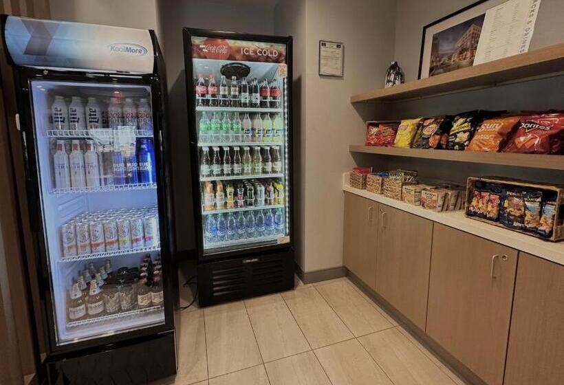 هتل Holiday Inn Express Hattiesburg West Univ Area