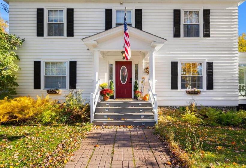 Отель Launchpoint Lodge