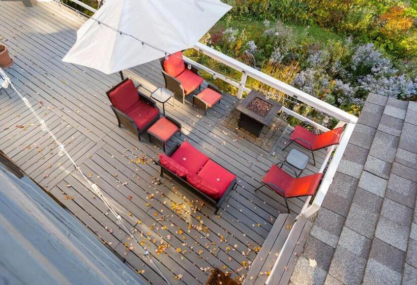 Отель Launchpoint Lodge