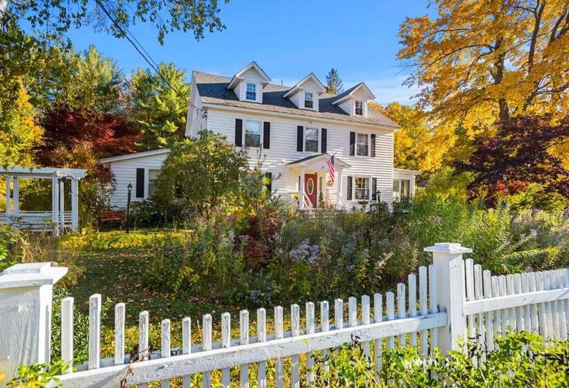 Отель Launchpoint Lodge